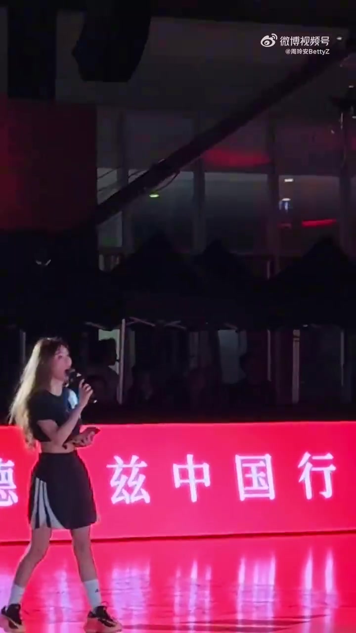 周玲安分享：华子最爱中国美食蛋炒饭，见到大熊猫倍感欣喜